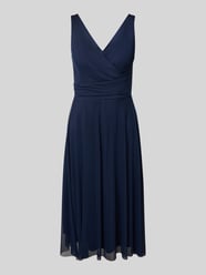 Cocktailkleid mit V-Ausschnitt von TROYDEN COLLECTION - 23