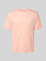 T-shirt z wyhaftowanym logo model „NORREBRO” od JACK & JONES - 17