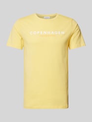 T-shirt z nadrukiem z logo model ‘Copenhagen’ od Lindbergh Żółty - 21