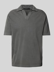 Poloshirt mit V-Ausschnitt Modell 'BENEDICKT' von Drykorn Grau - 24