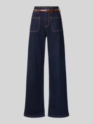 Relaxed Fit Jeans mit Doppelgürtel Detail von s.Oliver BLACK LABEL - 12