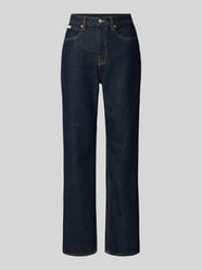 Jeansy o kroju straight fit z detalem z logo od Calvin Klein Jeans - 32
