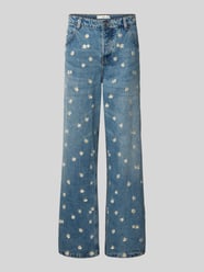 Flared Jeans mit floralen Stickereien Modell 'MASSY' von Mango - 2
