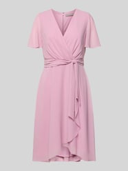 Knielanges Cocktailkleid in Wickel-Optik von Christian Berg Cocktail Pink - 44