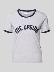 T-Shirt mit Label-Print von The Upside - 4
