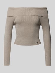 Gebreide pullover in off shoulder-design, model 'NINA' van Guess Bruin - 15