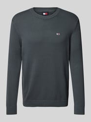 Slim Fit Strickpullover mit Logo-Badge von Tommy Jeans Grau - 38