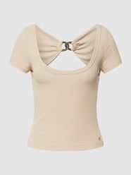 T-shirt z dekoltem w łódkę model ‘CHERYL’ od Guess Beżowy - 10