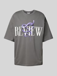 T-shirt o kroju oversized z okrągłym dekoltem od REVIEW - 31