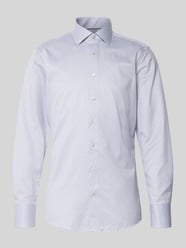 Koszula biznesowa o kroju slim fit z kołnierzykiem typu kent od ETERNA - 32