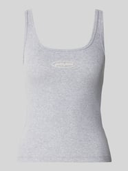 Slim Fit Tanktop in Ripp-Optik mit Label-Stitching von Guess Jeans - 14