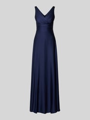 Abendkleid mit V-Ausschnitt und verlängertem Rücken von TROYDEN COLLECTION - 3