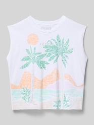 Top o kroju regular fit z aplikacją z logo od GUESS - 41