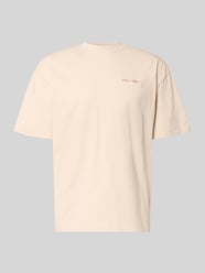 Oversized T-Shirt mit Label-Stitching von PEGADOR Beige - 33