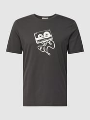 T-Shirt mit Motiv-Print Modell 'JAAMES CASETTE' von Armedangels Grau - 48