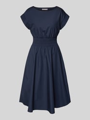Knie-lange jurk met ronde hals van Christian Berg Woman Selection - 14