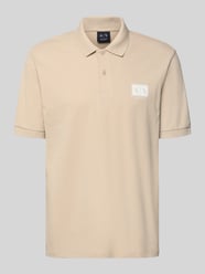 koszulka polo o kroju regular fit z listwą guzikową od Armani Exchange - 10