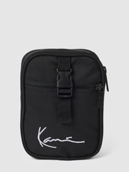 Crossbody Bag mit Label-Print von KARL KANI Schwarz - 12