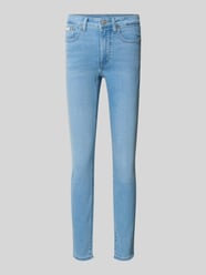 Jeansy o kroju slim fit z naszywką z logo od Calvin Klein Jeans - 42