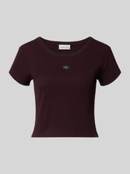 T-shirt o krótkim kroju z detalem z logo od Calvin Klein Jeans - 11