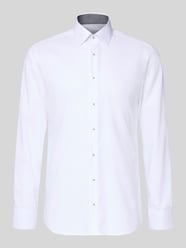 Koszula biznesowa o kroju slim fit z kołnierzykiem typu kent od ETERNA - 43