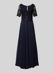 Abendkleid mit Spitzenbesatz von Vera Mont - 35