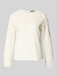 Bluse mit Spitze und Rundhalsausschnitt von Oui - 1