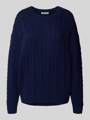 Sweter z dzianiny ze ściegiem warkoczowym i okrągłym dekoltem od Review - 11
