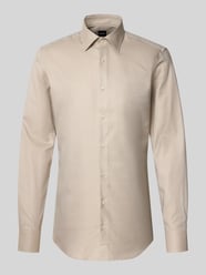Slim Fit Businesshemd mit extra langem Arm Modell 'HANK' von BOSS Beige - 18