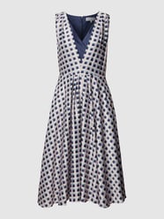 Cocktailkleid mit V-Ausschnitt von KLEO Blau - 12