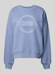 Relaxed fit sweatshirt met extra brede schouders van Stronger - 34