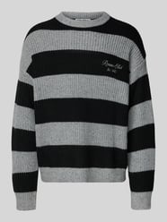 Sweter z dzianiny z wyhaftowanym logo od REVIEW - 9