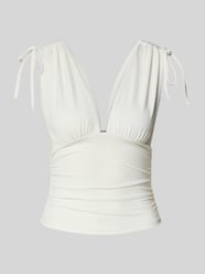Top mit V-Ausschnitt und Schnürung von Gina Tricot - 9