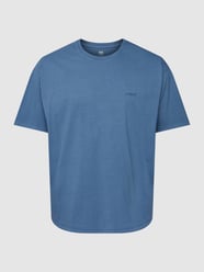 T-shirt PLUS SIZE w jednolitym kolorze z wyhaftowanym logo od Levi’s® Big & Tall Niebieski - 25