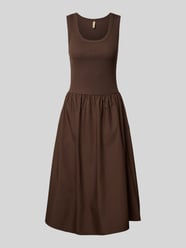 Sukienka midi z marszczeniami model ‘RACHELLE’ od Soyaconcept - 21