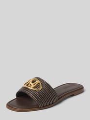 Buty wsuwane z detal z logo model 'Kora' od Steve Madden - 14
