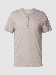 Regular Fit T-Shirt aus Baumwolle mit kurzer Knopfleiste von MCNEAL Braun - 8