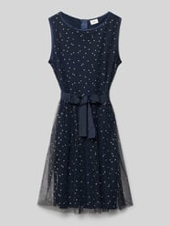 Getailleerde mesh jurk en strikceintuur van s.Oliver RED LABEL - 21