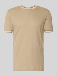 T-shirt ze strukturalnym wzorem i okrągłym dekoltem od Christian Berg Men - 20