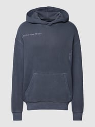 Hoodie mit Känguru-Tasche Modell 'relaxed garment' von Tom Tailor Denim Blau - 32