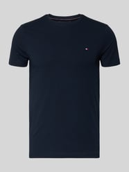 Slim Fit T-Shirt mit Rundhalsausschnitt von Tommy Hilfiger - 36