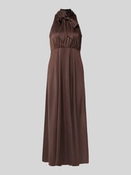 Maxikleid aus Satin Modell 'Thea' von YAS - 42