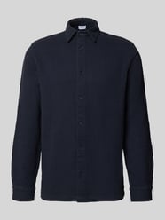 Koszula casualowa o kroju regular fit z kołnierzykiem kent od Lindbergh - 45