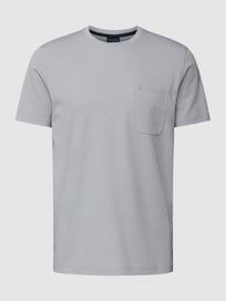 T-Shirt mit Brusttasche von Christian Berg Men Grau / Schwarz - 38