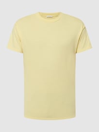 T-Shirt aus Baumwolle Modell 'Daylen' von YOUNG POETS SOCIETY Gelb - 47