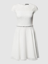 Brautkleid mit floralen Stickereien und Ziersteinen von Swing Weiß - 18