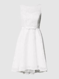 Brautkleid mit floraler Spitze von TROYDEN COLLECTION Weiß - 11
