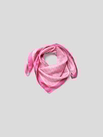 Seidentuch mit Label-Print von Magda Butrym Rosa - 1