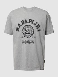 T-Shirt mit Motiv-Print Modell 'QUITO' von Napapijri Grau / Schwarz - 47