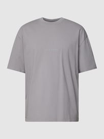 Oversized T-Shirt mit Rundhalsausschnitt von Pegador Grau / Schwarz - 26